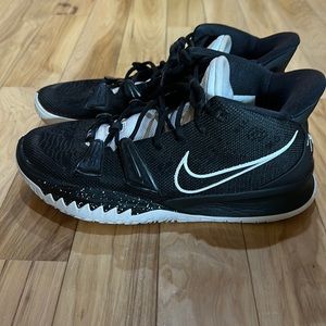 Men’s Nike Kyrie 7 Basketball shoes